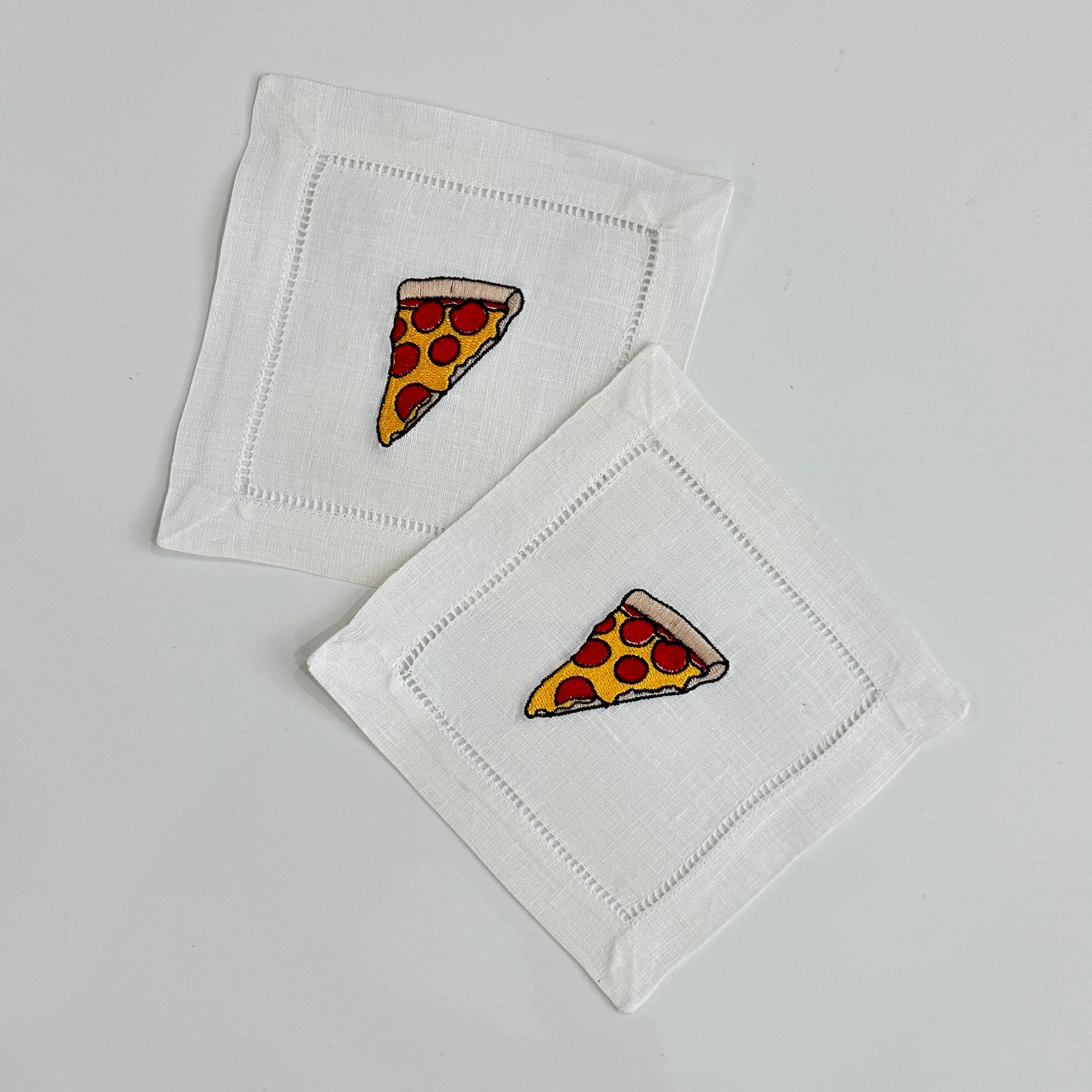 Embroidered Pizza Cocktail Linen Napkins, Pizza Party Linen Napkin, Embroidered Pizza Napkins, Pizza Lover Fun Gift, Pizza Party Table Decor